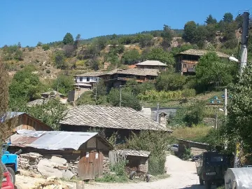 Богатите се изнасят на село