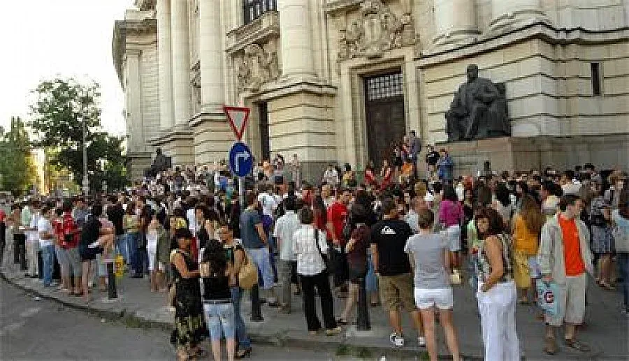 Двойкаджиите без кредит за висше