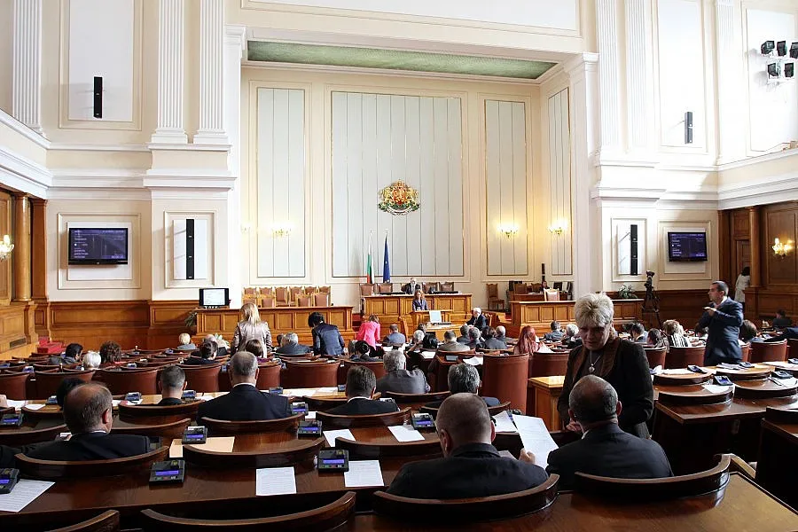 Опозицията скочи на данък "лихва" 