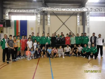 Волейболен ас тренира малчугани