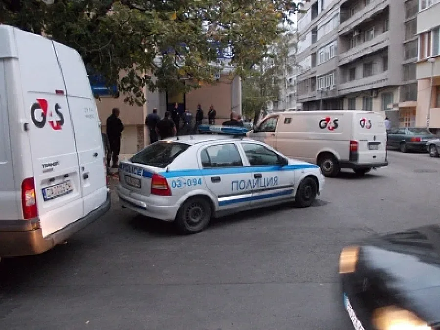 Полиция заварди трезор до "Алианц"