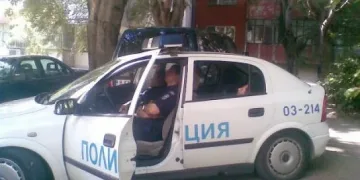 "Селски глупак" съди полицейски говорител