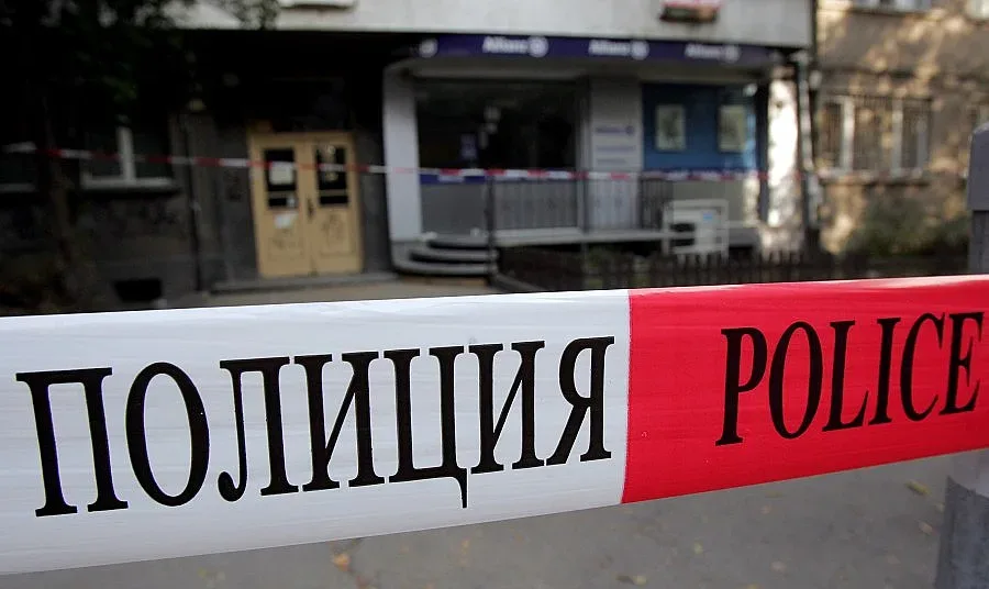 Мотористите обрали банката за 2 минути