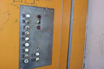 Две трети от асансьорите за ремонт
