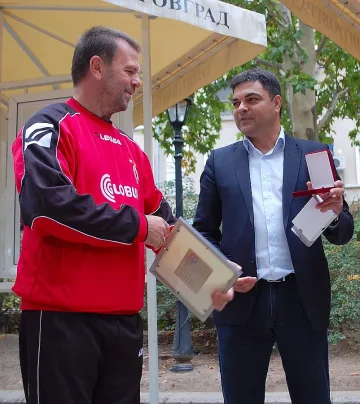 Кмет просълзи Стойчо Младенов