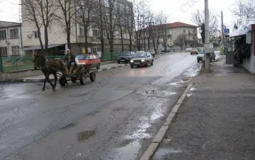 Дете зад волана блъсна каруца и избяга