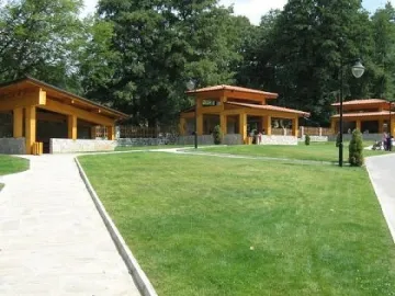 Правят алея на славата в парка на Галеви