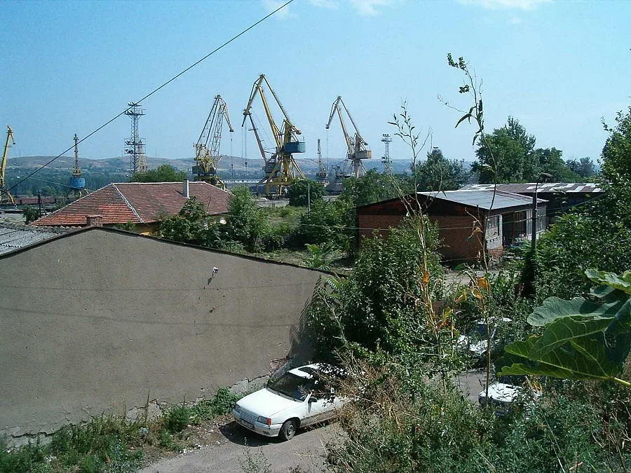 Пияна шофьорка се натресе в билборд