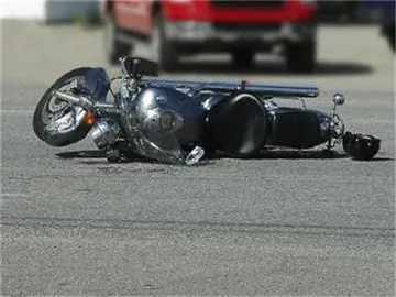 Пиян моторист рани тежко приятелката си