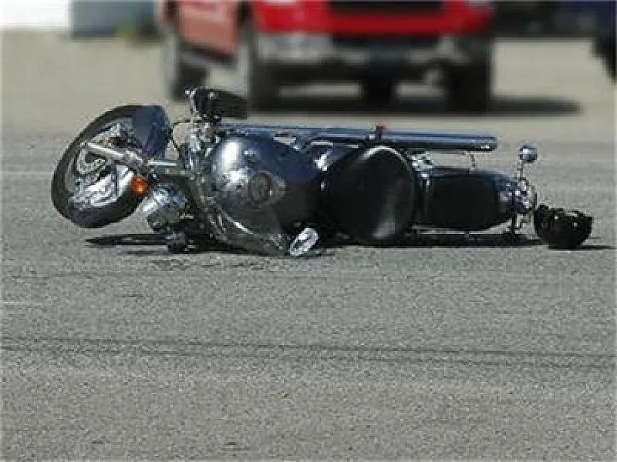 Пиян моторист рани тежко приятелката си