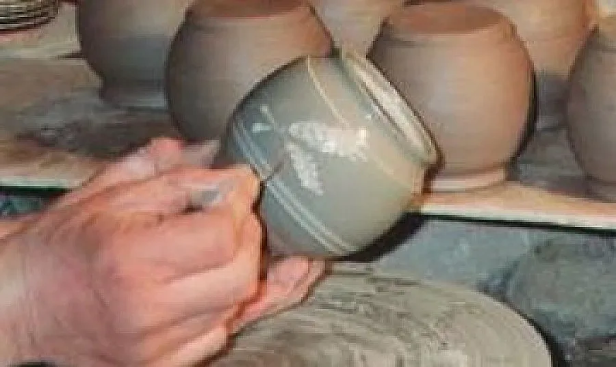 Ученици майсториха сувенири от отпадъци