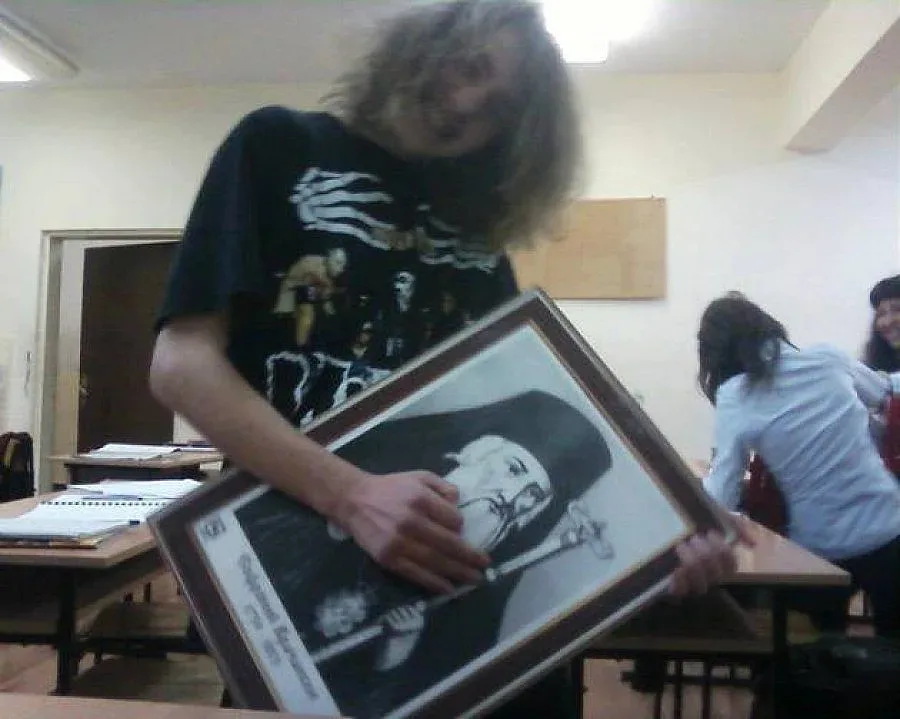 Отново гавра: металист куфее върху Софроний