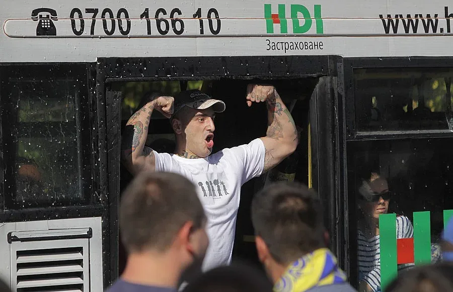  16 в ареста след вечното дерби