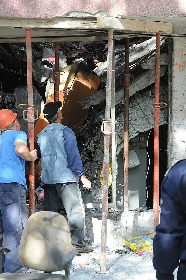 Разследват две версии за трафопоста в Бургас