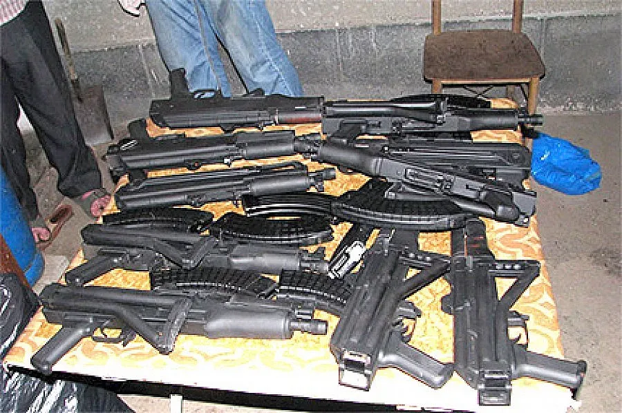 Разбиха фабрика за оръжие