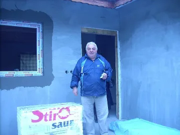 Тимуровци поправят къщи в Перник