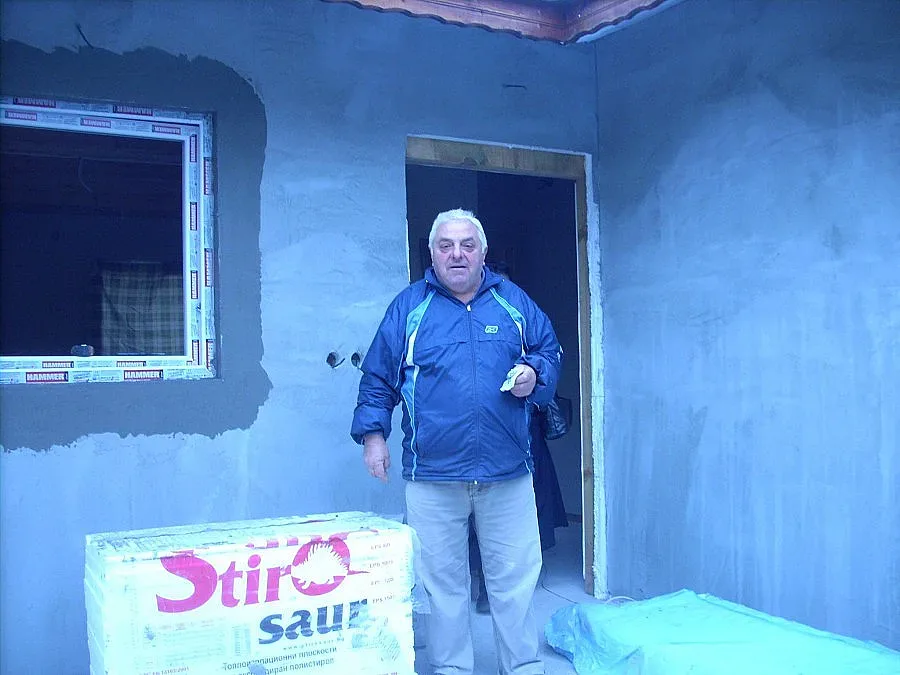 Тимуровци поправят къщи в Перник