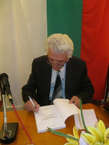 Краевед увековечи герои в книга