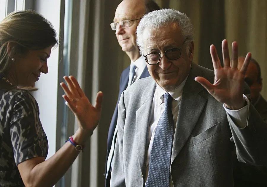 Брахими на обиколка за решаване на сирийския конфликт