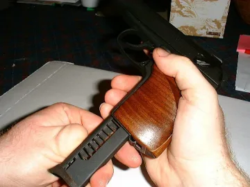 Задигнаха три пистолета от склад 