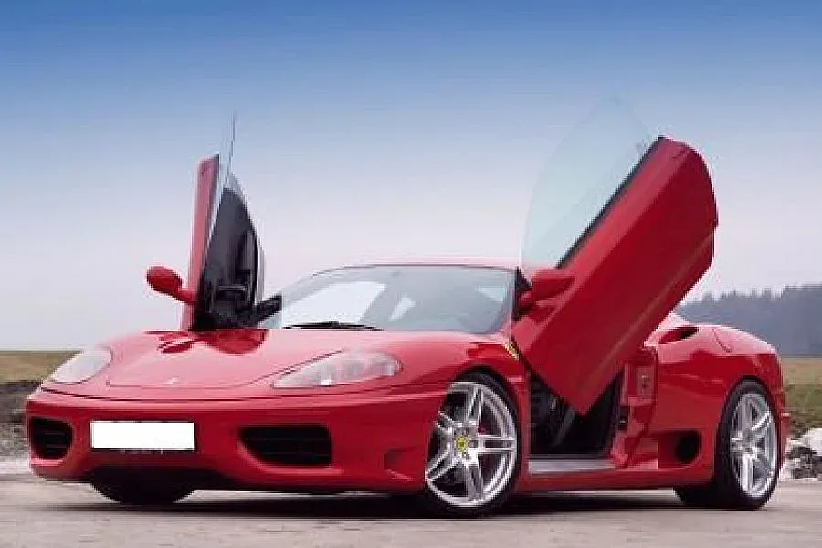 Община плаща за счупено ферари