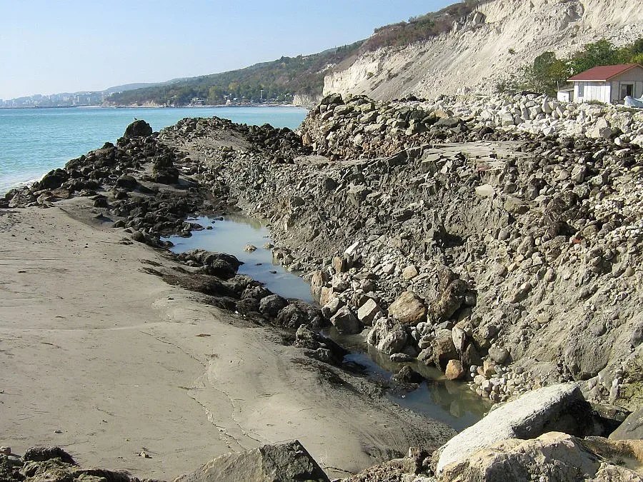 Земята под Кранево две нощи се бунтува     