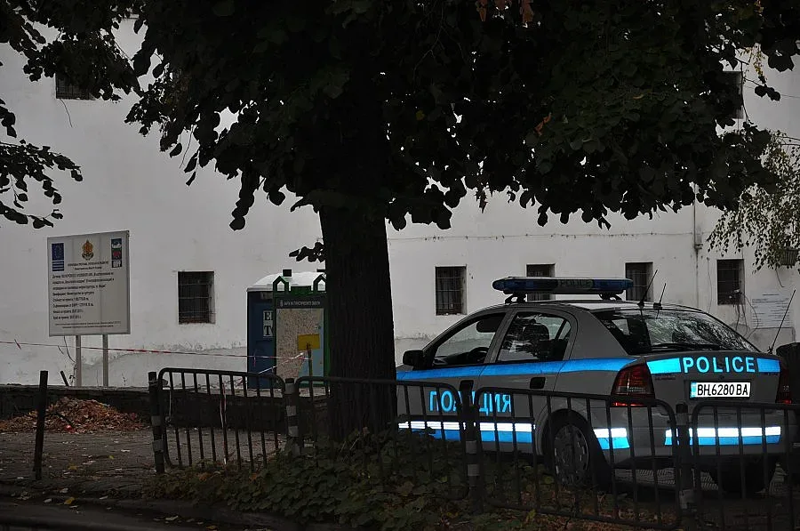 Отцепиха казарма заради снаряди