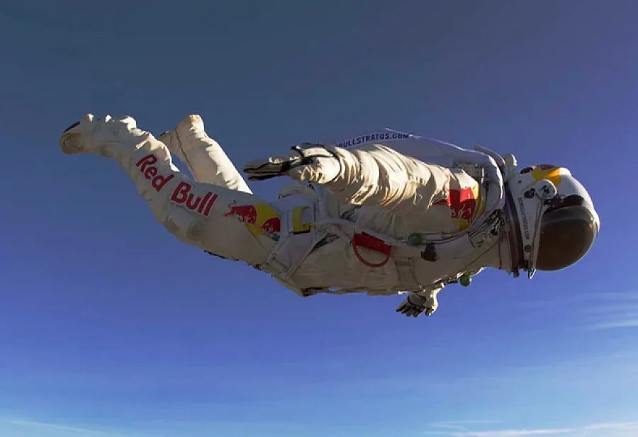 И българи скачали от стратосферата