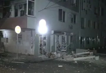 Трафопост се взриви, разруши два апартамента