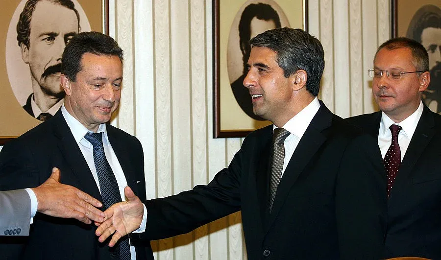 Плевнелиев се двоуми да сезира ли КС за референдума