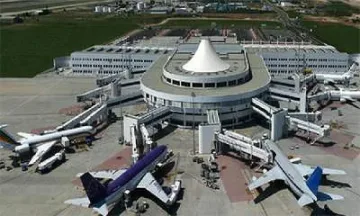 Евакуираха самолет заради пожар на борда