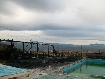 Запалиха дискотеката на бивш полицай