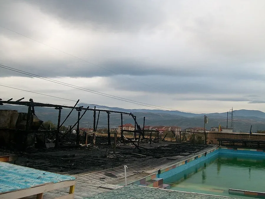 Запалиха дискотеката на бивш полицай