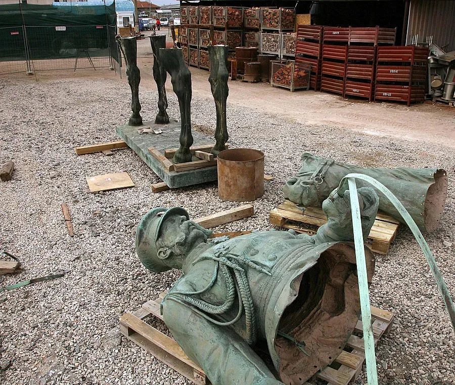 Нови копита за коня на Царя  