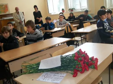 Вики издъхна месец след батко си   
