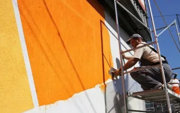 Европари крепят строителите