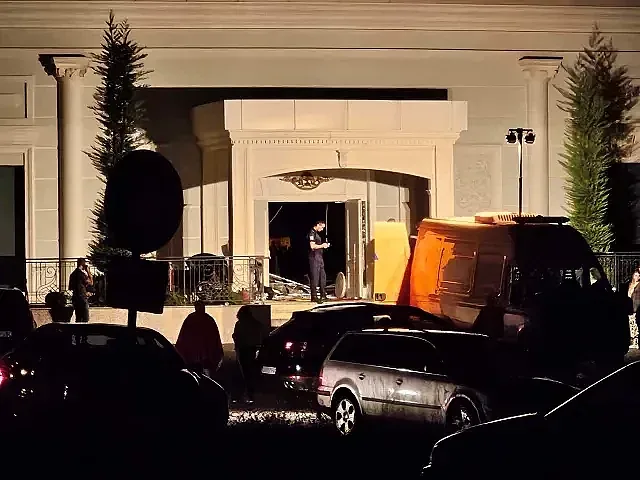 Черна сватба! Таван се срути върху 150 души, има ранени