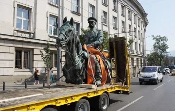 Откраднаха юздите на Царя     