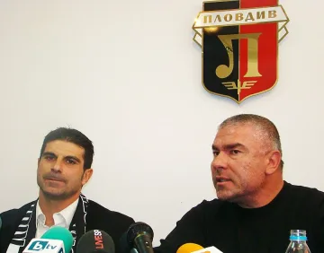 Гонзо видя договора и дим да го няма    