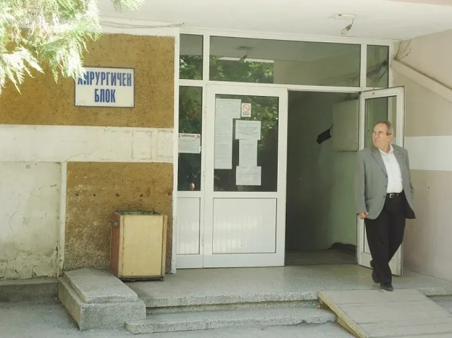 Детенце се бори за живота след нахапване от куче