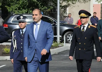 Дават двойно за храна на полицаите