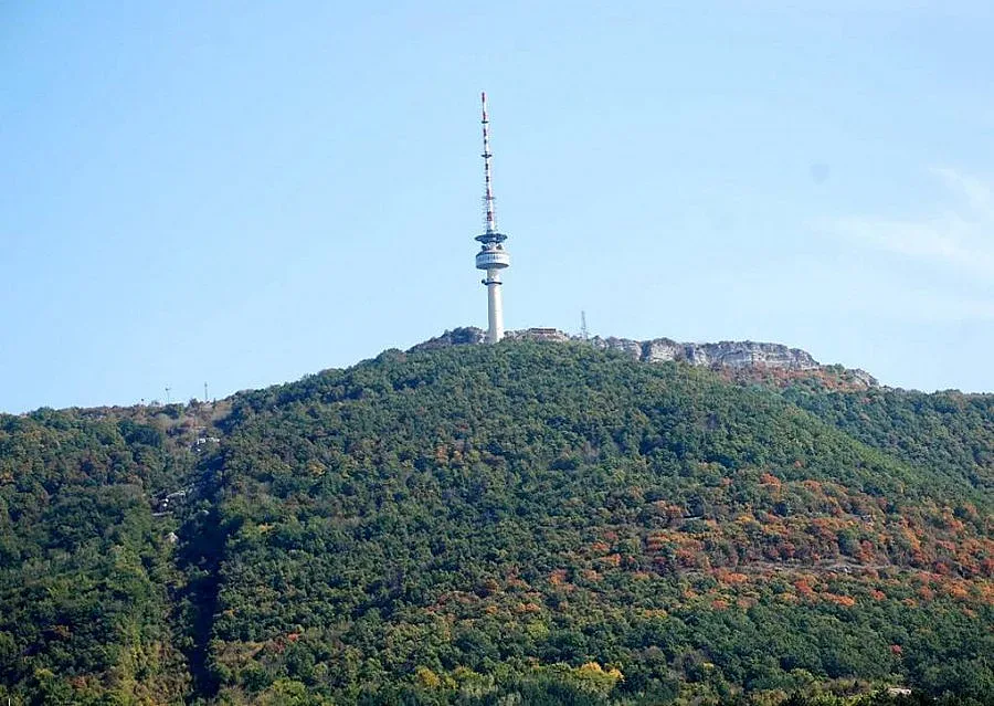 Румънци смениха антените на телевиизонната кула в Белоградчик