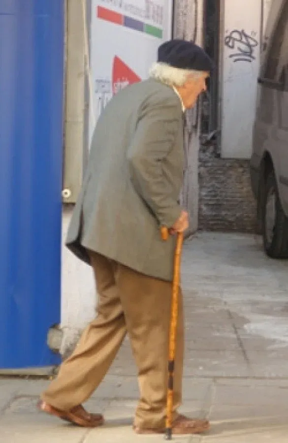 Апаш остави дядо без пенсия