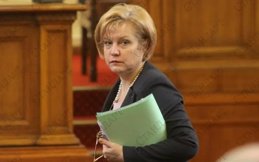 Менда Стоянова - заместник на Цачева