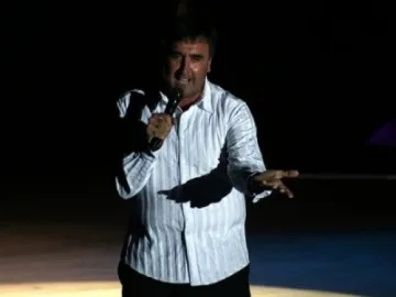 Кмет харчи лични пари за село