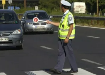 Шофьор без книжка подкупва полицаи