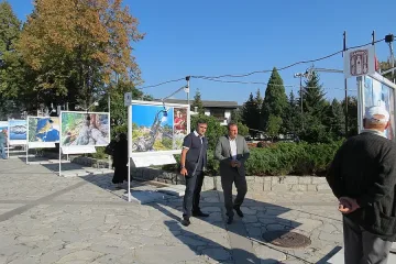 Чужденци се дивят на изложба за Пирин