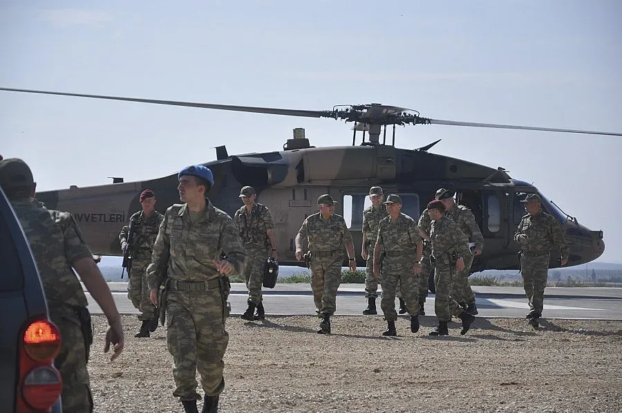 Турция плаши Сирия с мощен огън