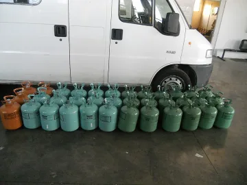 Мъж опита да внесе опасен газ