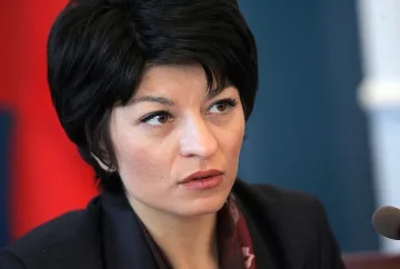 И Атанасова скочи на Дянков